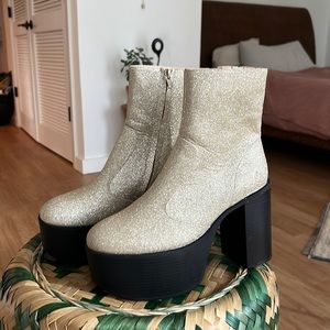 Never Worn UO Harper Platform Boots US Size 8